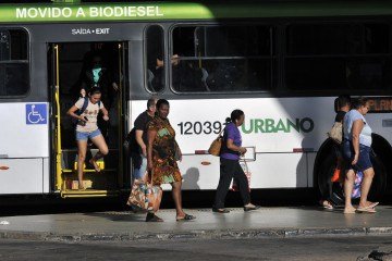 Este ano, o Natal será numa quinta-feira, assim como o Ano Novo. Pelas regras do Vai de Graça, a população terá gratuidade no transporte nessas duas datas e no domingo, 28 de dezembro - (crédito: Minervino Júnior/CB/D.A.Press) Este ano, o Natal será numa quinta-feira, assim como o Ano Novo. Pelas regras do Vai de Graça, a população terá gratuidade no transporte nessas duas datas e no domingo, 28 de dezembro - (crédito: Minervino Júnior/CB/D.A.Press)