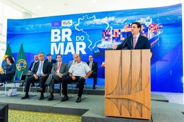 'Através desse decreto, queremos priorizar o Fundo da Marinha Mercante para estimular a indústria naval brasileira', afirmou Costa Filho em coletiva de imprensa após o evento -  (crédito: Vosmar Rosa/MPor)