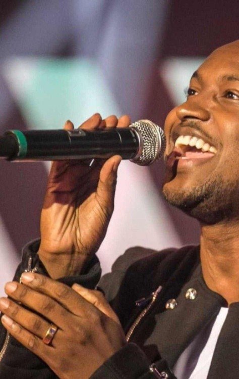 Thiaguinho lança “Banjo e Boné” e revisita o pagode raiz com EP -  (crédito: TMJBrazil)
