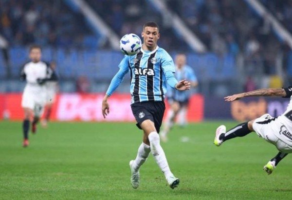 ALYSSON - Esforçado, foi um dos que mais tentaram levar o Grêmio ao ataque em Lima. Teve uma boa chance no primeiro tempo, mas sofreu com a queda de produção da equipe na etapa final - NOTA 5,5