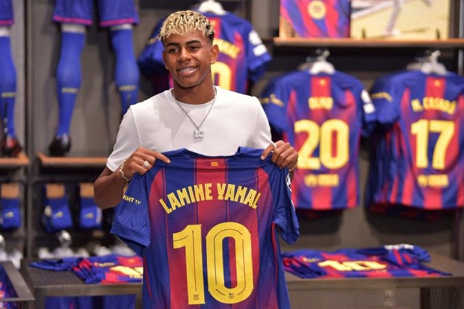 A camisa icônica já pertenceu a Messi - (crédito: AFP) A camisa icônica já pertenceu a Messi - (crédito: AFP)