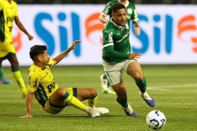 VITOR ROQUE - Errou finalizações, demorando muito a chutar. Também furou bola em tentativa de letra. Foi o primeiro a sair. NOTA 5,5. Foto: Cesar Greco/Palmeiras/by Canon