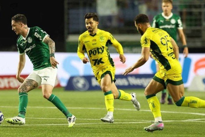 ANÍBAL MORENO - Pouco apareceu no meio-campo, buscando ficar mais atrás em jogadas de ataque. Não comprometeu. NOTA 6,5. Foto: Cesar Greco/Palmeiras/by Canon