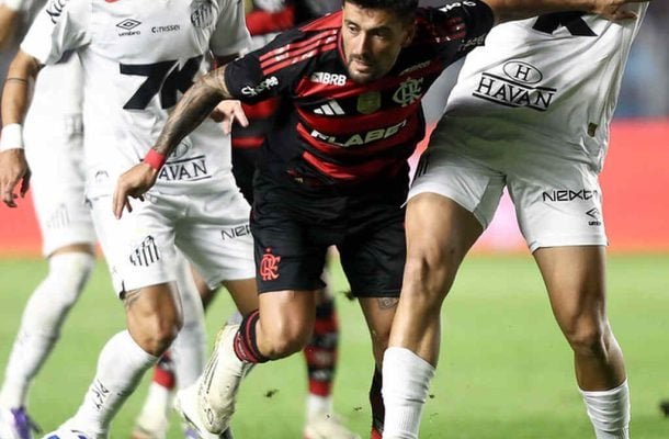 ARRASCAETA – Apesar de não jogar com a mesma intensidade dos companheiros, quando tinha a bola, fazia excelentes jogadas. Um passe de calcanhar para Plata chutar e quase marcar, no início do segundo tempo, foi coisa de cinema. Mas depois disso, sumiu completamente. NOTA 5,5 – Foto: Gilvan de Souza/Flamengo.