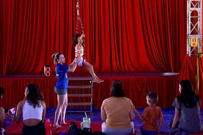 Artistas do Circo Vitória oferecem oficinas gratuitas nos dois meses que permanecem em São Sebastião. - (crédito: Lyanna Soares) Artistas do Circo Vitória oferecem oficinas gratuitas nos dois meses que permanecem em São Sebastião. - (crédito: Lyanna Soares)