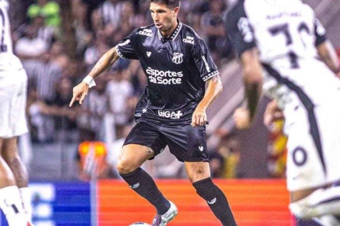 Jogadores de Ceará e Corinthians em disputa de bola no Castelão - (crédito: Foto: Stephan Eilert / Ceará SC) Jogadores de Ceará e Corinthians em disputa de bola no Castelão - (crédito: Foto: Stephan Eilert / Ceará SC)