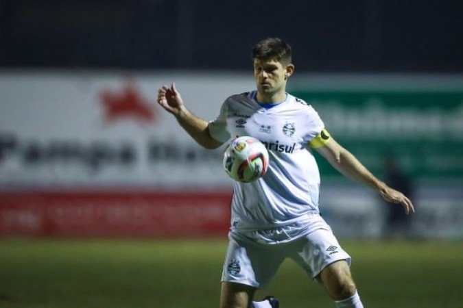 KANNEMANN - Venceu simplesmente todos os duelos aÃ©reos no primeiro tempo e foi o melhor jogador da linha de zaga do GrÃªmio. Pelo alto, foi invencÃ­vel, mas nÃ£o conseguiu evitar o pior - NOTA 6,0