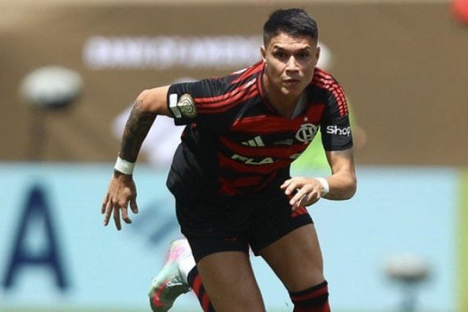 LUIZ ARAÚJO – Não reeditou partidas anteriores. Ainda assim, apareceu em alguns bons lances, como a falta que cobrou na cabeça de Danilo e quase foi gol. Mas estava sumido no segundo tempo e saiu para dar lugar a Cebolinha. NOTA 5,5.  Foto: Gilvan de Souza/Flamengo.