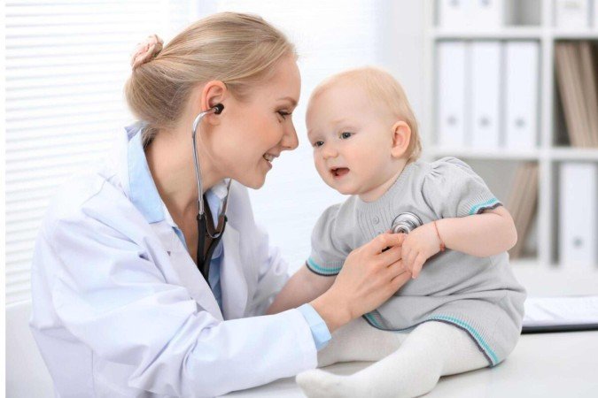 A tosse em bebês precisa de atenção para evitar complicações graves (Imagem: Andrei_R | Shutterstock) -  (crédito: EdiCase)