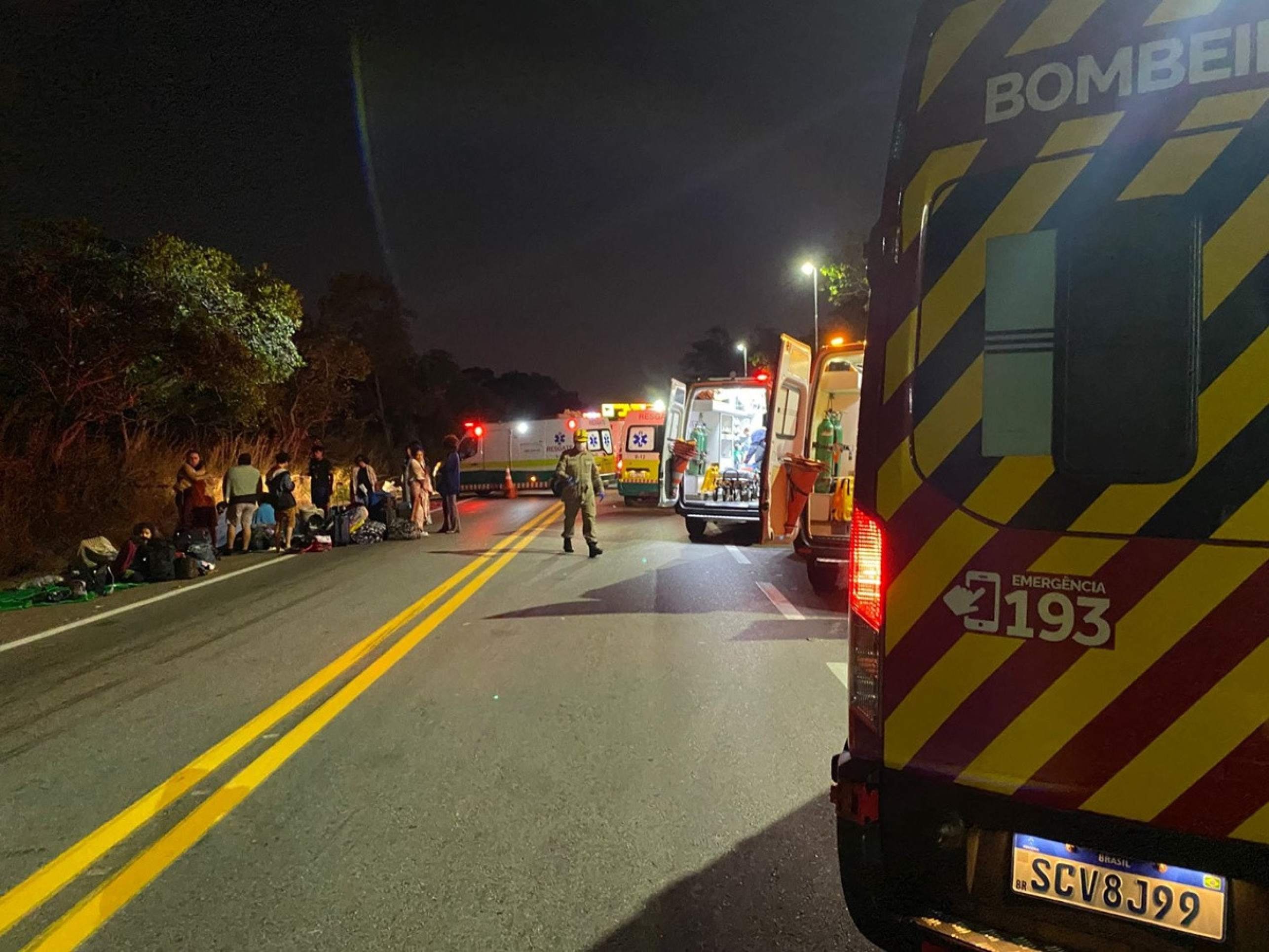 Acidente com dois ônibus de estudantes deixa mortos em Goiás 