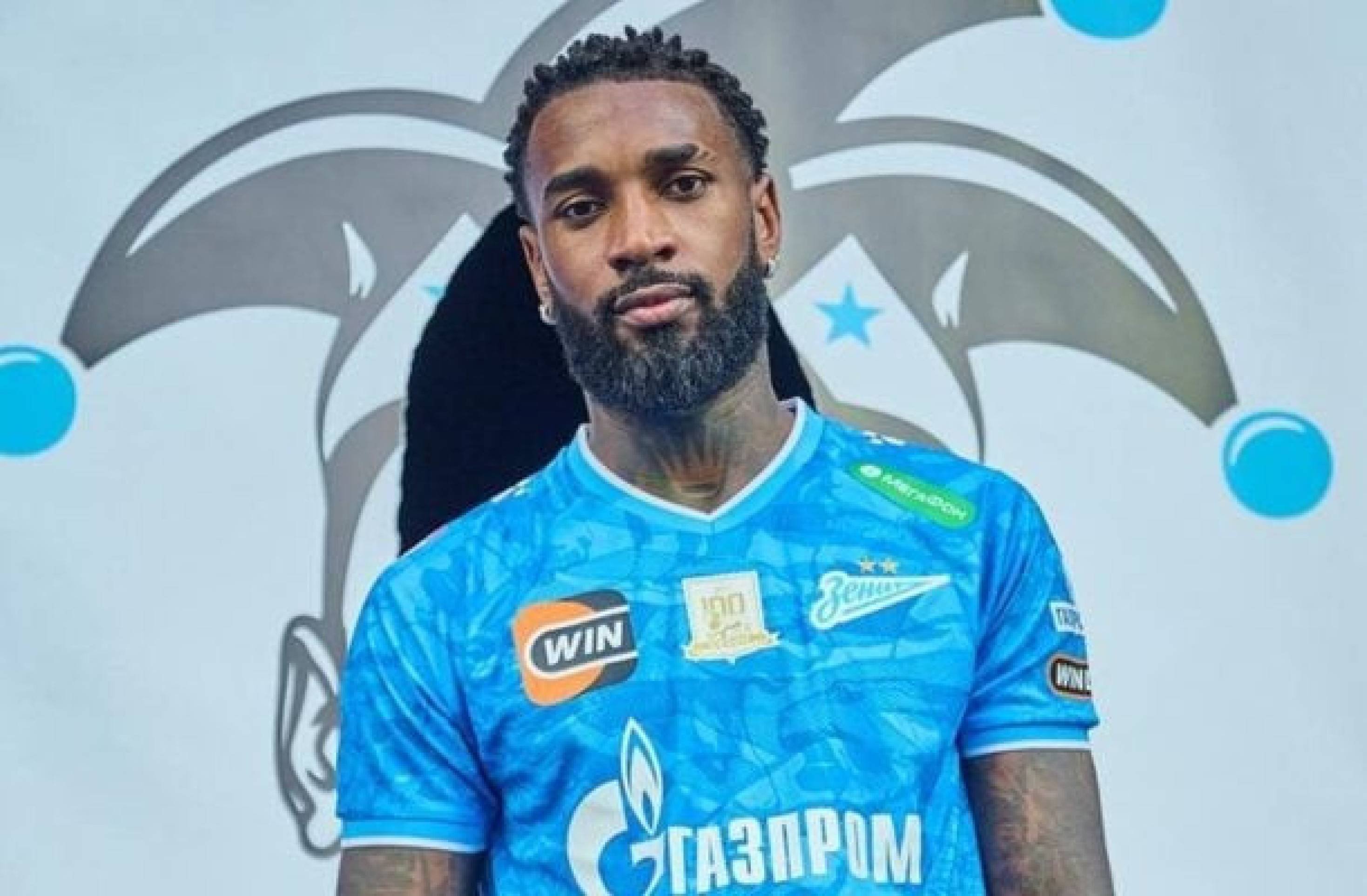 Gerson é recepcionado por Luiz Henrique e leva trote no Zenit