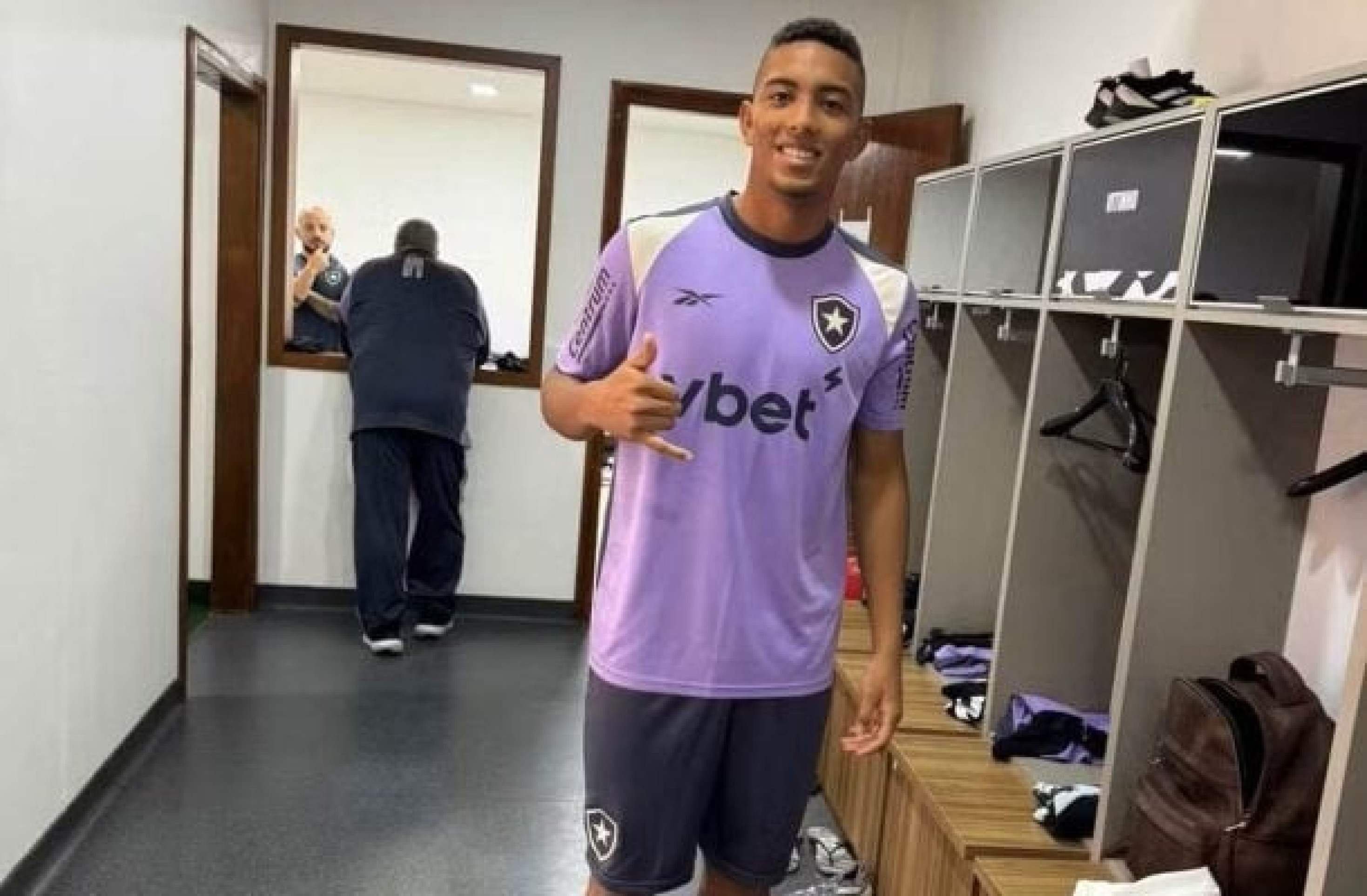 Jordan Barrera treina no CT do Botafogo antes mesmo de assinar contrato Jordan Barrera treina no CT do Botafogo antes mesmo de assinar contrato