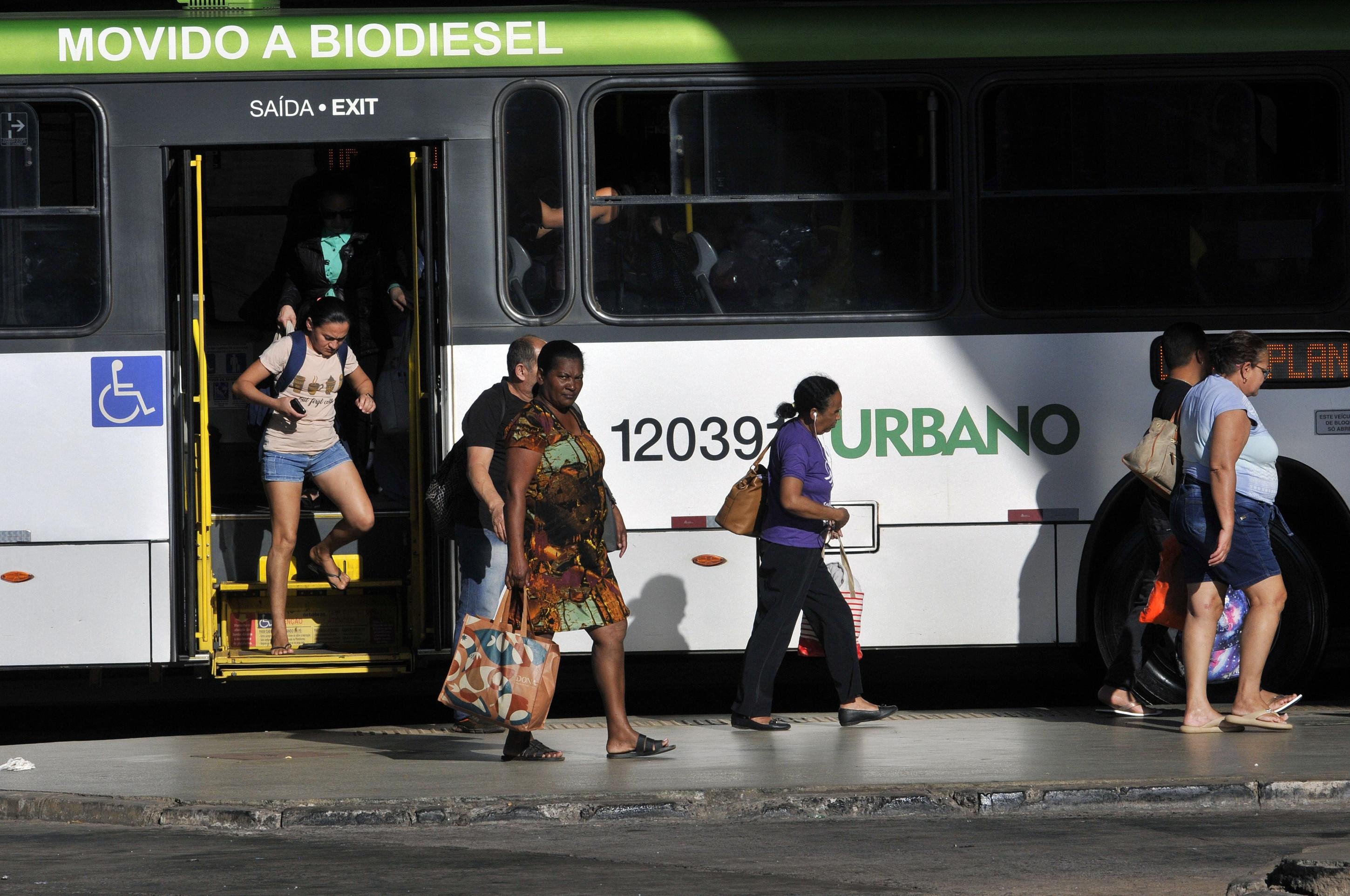 Este ano, o Natal será numa quinta-feira, assim como o Ano Novo. Pelas regras do Vai de Graça, a população terá gratuidade no transporte nessas duas datas e no domingo, 28 de dezembro -  (crédito: Minervino Júnior/CB/D.A.Press)
