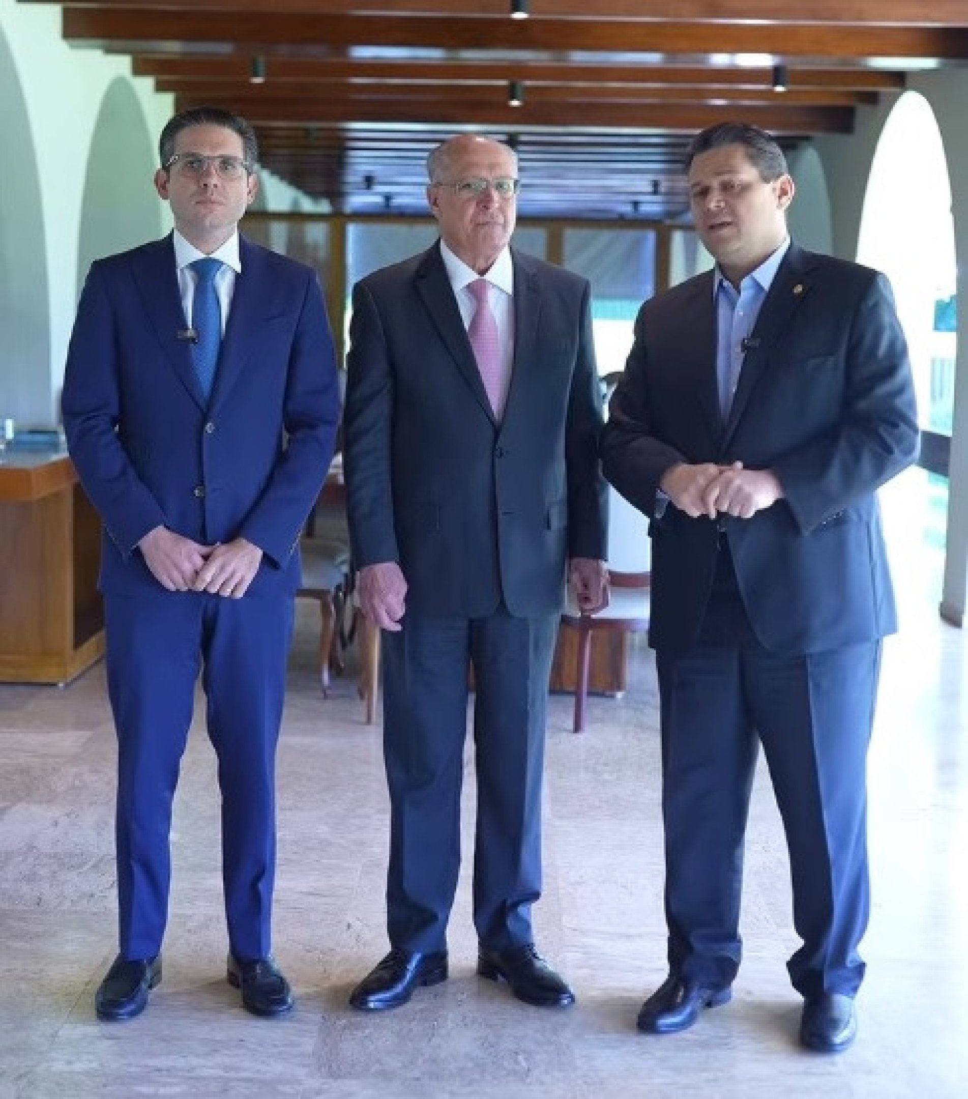Com Motta e Alckmin, Alcolumbre garantiu que o Congresso apoiará o governo nas negociações contra o tarifaço -  (crédito: Instagram/Geraldo Alckmin)