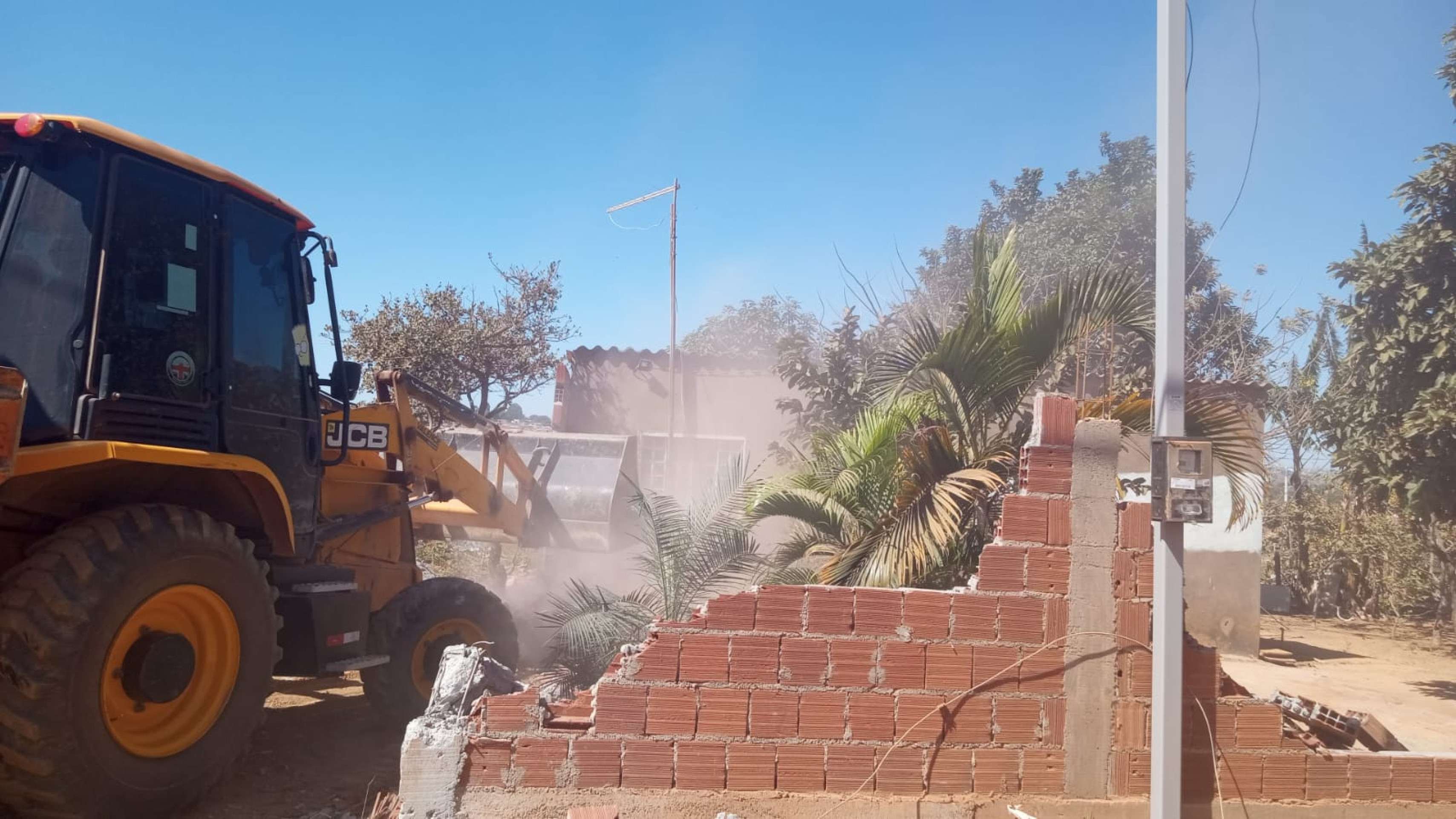 DF Legal realiza operação de derrubada no Sol Nascente para coibir parcelamento irregular