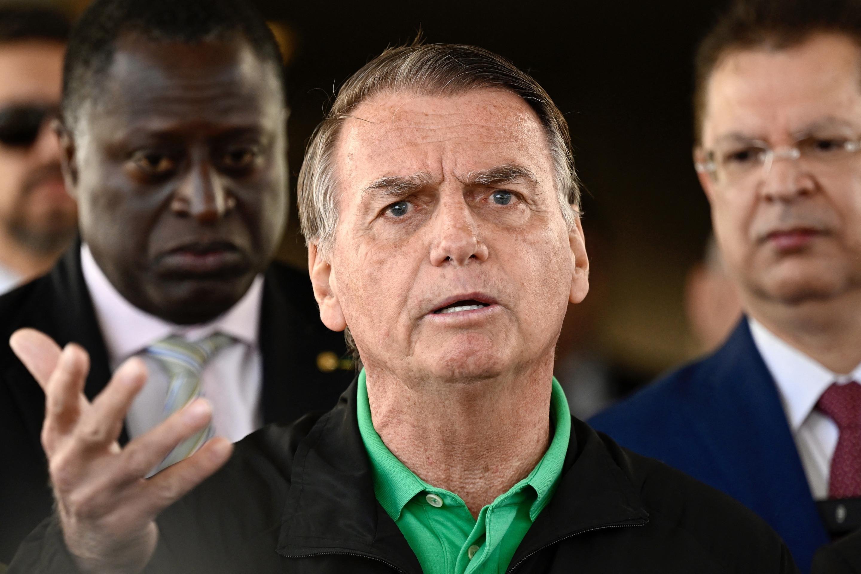 O deputado Rogério Correia (PT-MG) solicitou a prisão preventiva e a tornozeleira, citando risco de fuga