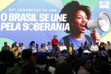 Em Goiânia, Lula pede um minuto de palmas em homenagem aos três estudantes da UFPA que morreram a caminho do Congresso da UNE -  (crédito:  Bruno Peres/Agência Brasil)