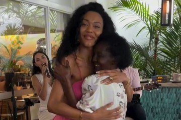 Modelo leva a mãe, que era faxineira do Copacabana Palace, para almoçar no hotel -  (crédito: Reprodução/Instagram/@cassia.almeidaf_)