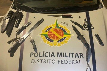 Facas, estiletes e outras ferramentas foram encontradas -  (crédito: Divulgação/PMDF)