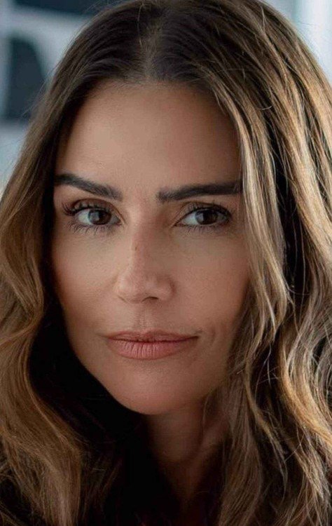 Não tem que seguir aos trancos e barrancos numa relação porque falaram que tem que ser assim', disse Deborah Secco -  (crédito: Observatorio dos Famosos)