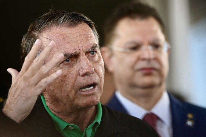 A ação contra Bolsonaro, que aponta coação no curso do processo, obstrução de investigação de infração penal que envolva organização criminosa e abolição violenta do Estado Democrático de Direito, gerou comoção entre os políticos bolsonaristas e de oposição - (crédito: AFP) A ação contra Bolsonaro, que aponta coação no curso do processo, obstrução de investigação de infração penal que envolva organização criminosa e abolição violenta do Estado Democrático de Direito, gerou comoção entre os políticos bolsonaristas e de oposição - (crédito: AFP)