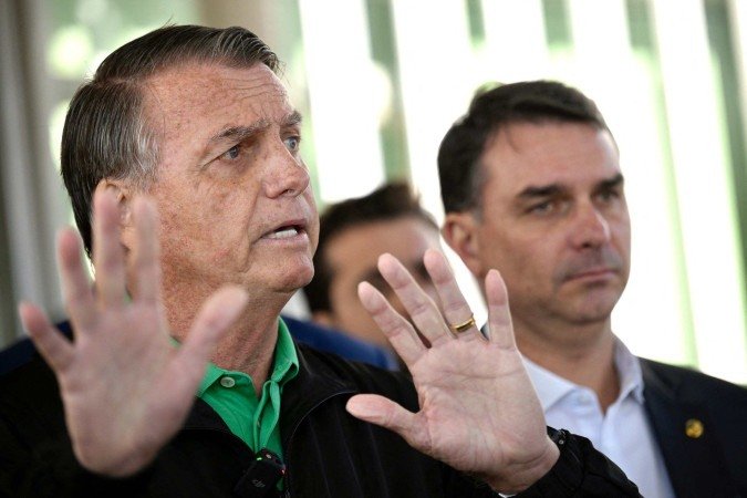 Jair Bolsonaro e o filho, senador Flavio Bolsonaro