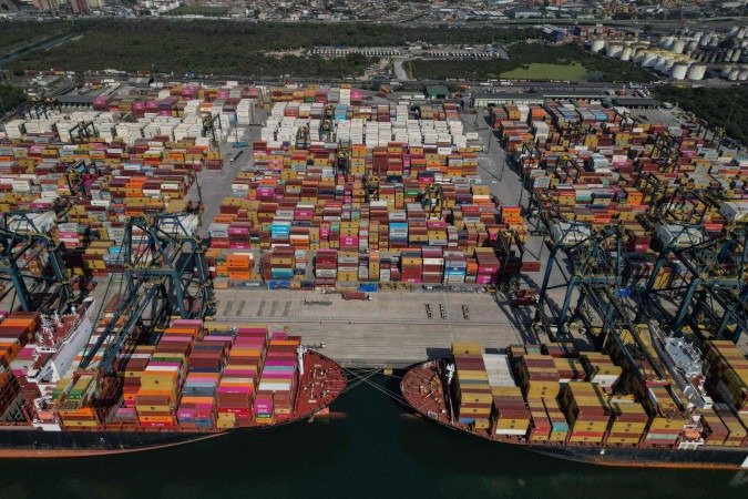 No período, as exportações totais somaram US$ 29,9 bilhões, enquanto as importações atingiram US$ 23,7 bilhões. -  (crédito:  AFP)