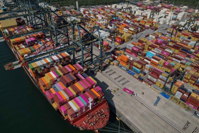 Entidades relatam que estão em contato com importadores para evitar que mercadorias fiquem paradas à espera da taxação  -  (crédito:  AFP)