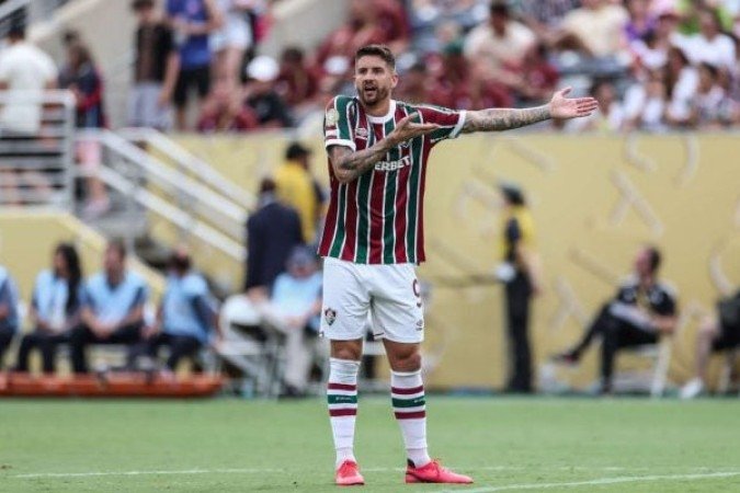 EVE - NÃ£o foi bem no jogo. Foi uma opÃ§Ã£o de Renato GaÃºcho por conta das inÃºmeras bolas levantadas na Ã¡rea, mas nÃ£o conseguiu finalizar. NOTA 5,0. Foto: LUCAS MERÃ?ON / FLUMINENSE F.C.