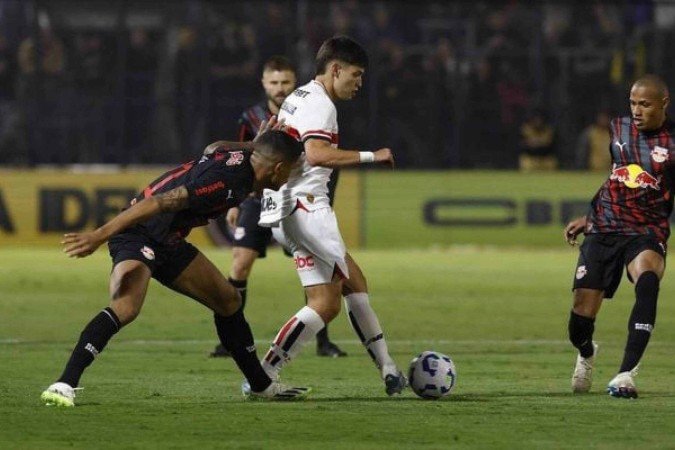 São Paulo completa dois meses sem vencer no Brasileirão -  (crédito: Foto: Rubens Chiri / São Paulo FC)