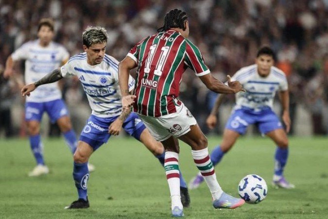 KENO - Tentou fazer fumaça na defesa do Cruzeiro, ajudando na manutenção da posse e cruzamentos à área. Testou também de fora da área. NOTA 6,0. Foto: LUCAS MERÇON / FLUMINENSE F.C.