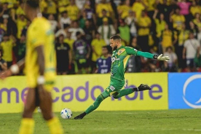 EVERSON - Foi um dos principais nomes da vitÃ³ria do Galo, principalmente na primeira etapa. Apareceu bem no jogo, com duas grandes defesas, que foram essenciais para que o Galo nÃ£o fosse para o vestiÃ¡rio em desvantagem. Nota: 7 - Foto: Pedro Souza/AtlÃ©tico