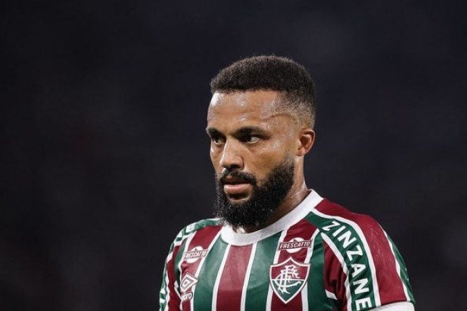 SAMUEL XAVIER - Subia bastante ao ataque, sem criar grandes oportunidades. Com isso, o Cruzeiro utilizou seu lado para contra-atacar, especialmente no primeiro tempo. NOTA 6,0. Foto: LUCAS MERÇON / FLUMINENSE F.C.