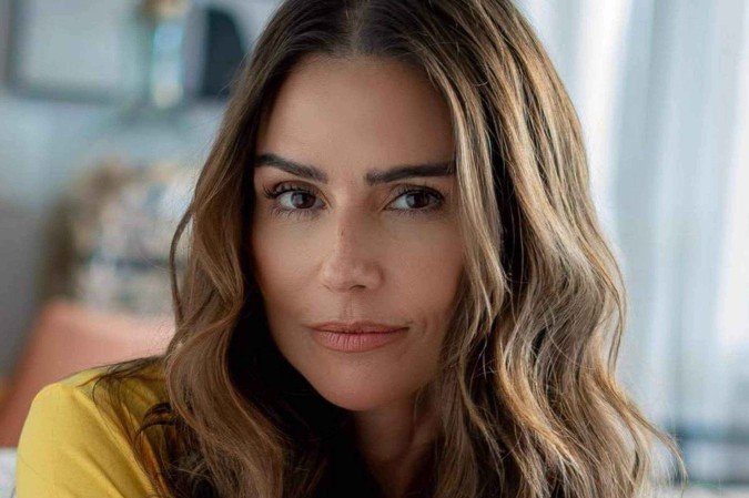 Namorando, Deborah Secco confessa sobre não-monogamia: 