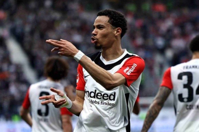 Na temporada 2024/25, Ekitiké se destacou com 22 gols e 12 assistências em 48 partidas - (crédito: Foto: Christof Koepsel/Getty Images) Na temporada 2024/25, Ekitiké se destacou com 22 gols e 12 assistências em 48 partidas - (crédito: Foto: Christof Koepsel/Getty Images)