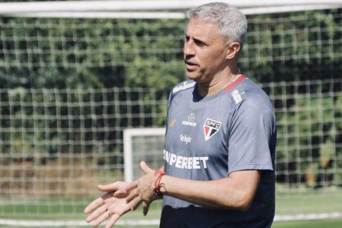 Crespo comandou uma atividade no CT da Barra Funda nesta quinta - (crédito: Foto: Erico Leonan / São Paulo FC) Crespo comandou uma atividade no CT da Barra Funda nesta quinta - (crédito: Foto: Erico Leonan / São Paulo FC)
