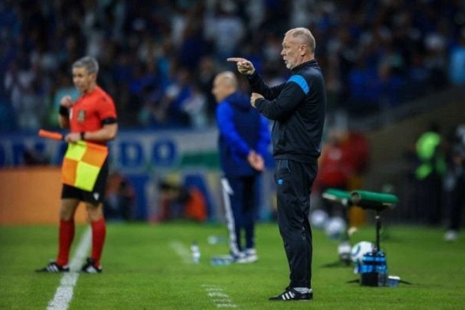 Mano quer um jogador para a criação das jogadas -  (crédito: FOTO: LUCAS UEBEL/GREMIO FBPA)