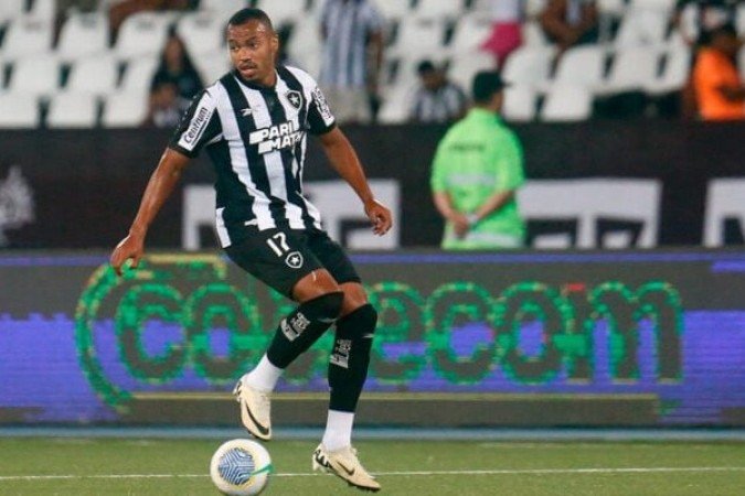 MARLON FREITAS - Peça fundamental na transição e na construção das jogadas. Apareceu bem tanto na defesa, quanto no ataque. Criou uma grande chance no primeiro tempo. NOTA: 6,5
