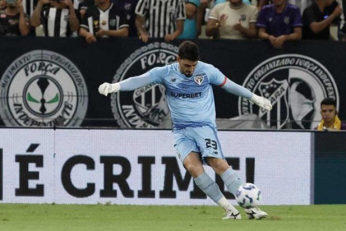 RAFAEL - O goleiro não teve muito trabalho ao longo da partida, já que o Bragantino não acertou o alvo na maioria das suas chegadas. Fez uma boa defesa no começo do segundo e não teve culpa nos lances dos gols. Nota: 6 - Foto: Rubens Chiri/São Paulo FC