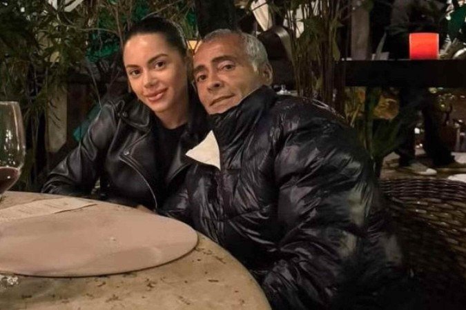 Romário tem jantar romântico com Alycia Gomes, namorada de 22 anos - (crédito: Reprodução/Instagram) Romário tem jantar romântico com Alycia Gomes, namorada de 22 anos - (crédito: Reprodução/Instagram)