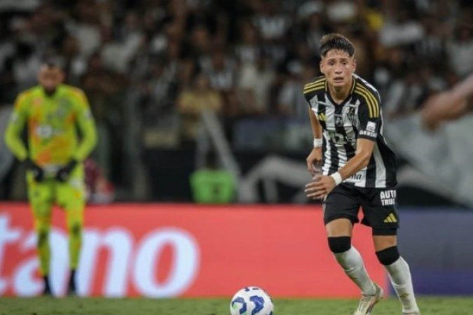 IVÁN ROMÁN - Entrou no intervalo e teve que segurar a bronca após a expulsão de Alan Franco. Conseguiu ter uma partida muito segura e deixou uma boa impressão, mesmo jogando fora de sua posição. Nota: 6 - Foto: Pedro Souza/Atlético