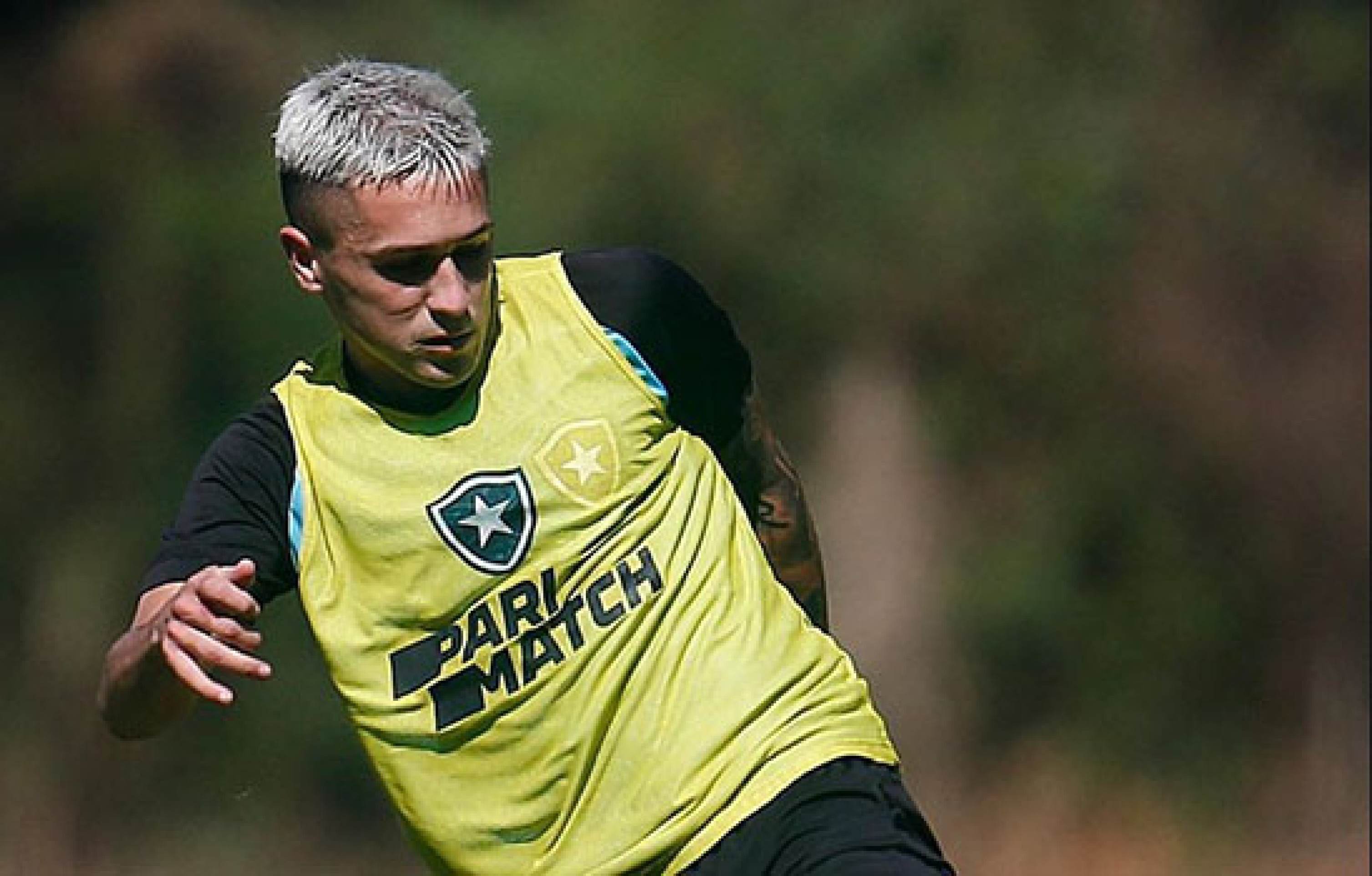 Fora dos planos do Botafogo, Diego Hernández é emprestado ao Remo