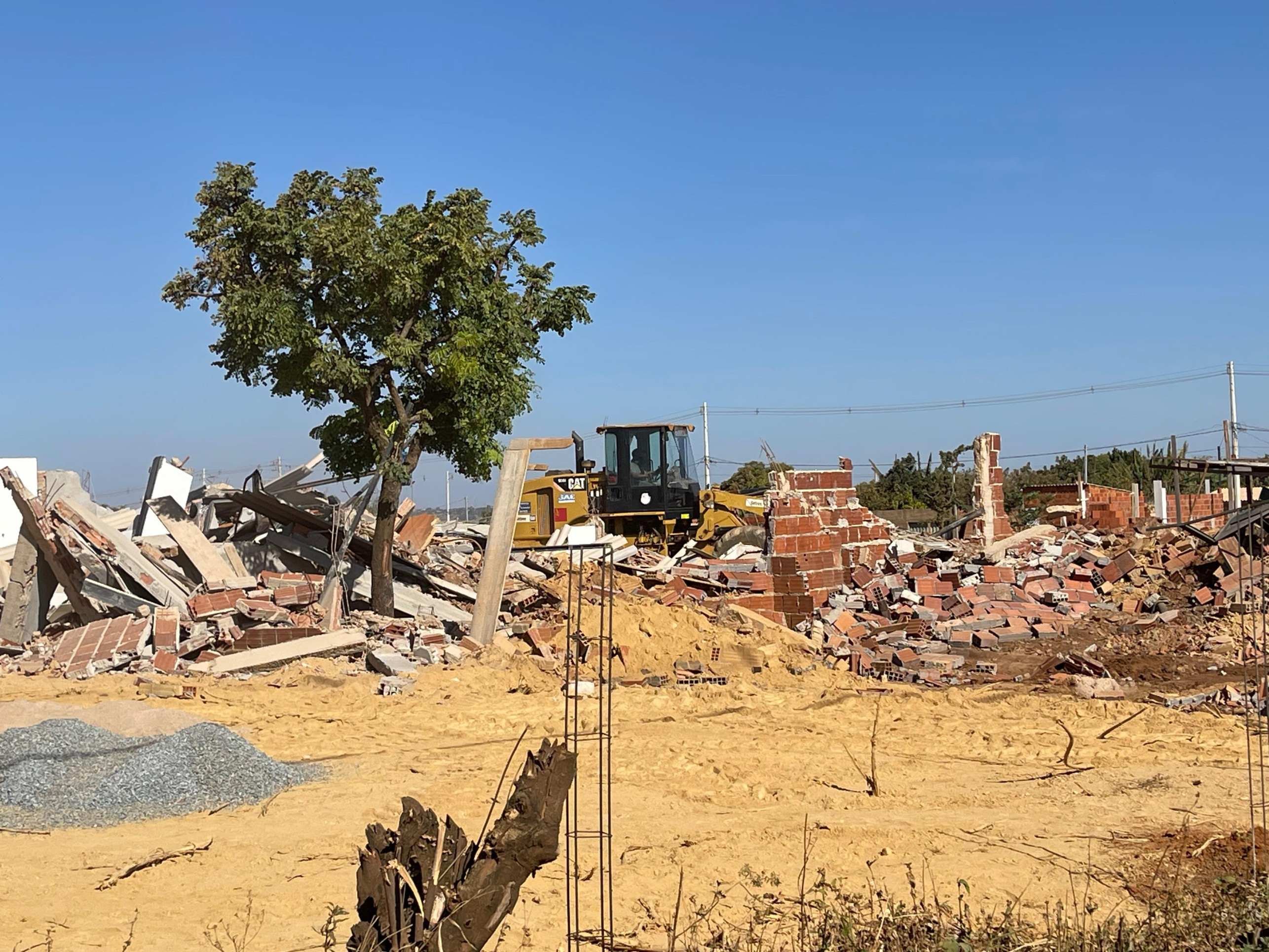Decisão judicial interrompe derrubada na Fazendinha do Sol Nascente