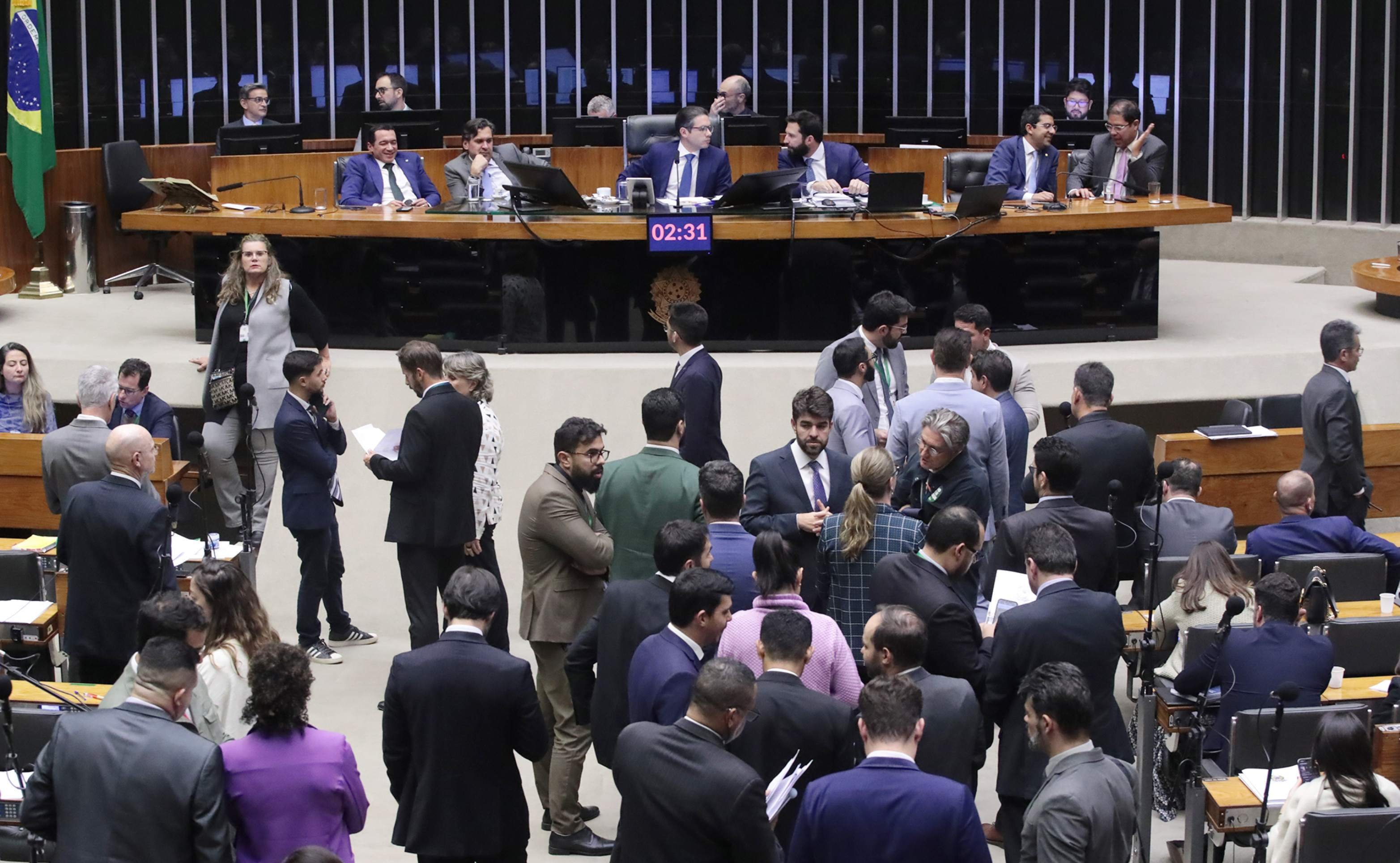 Confira como cada deputado federal do DF votou no 