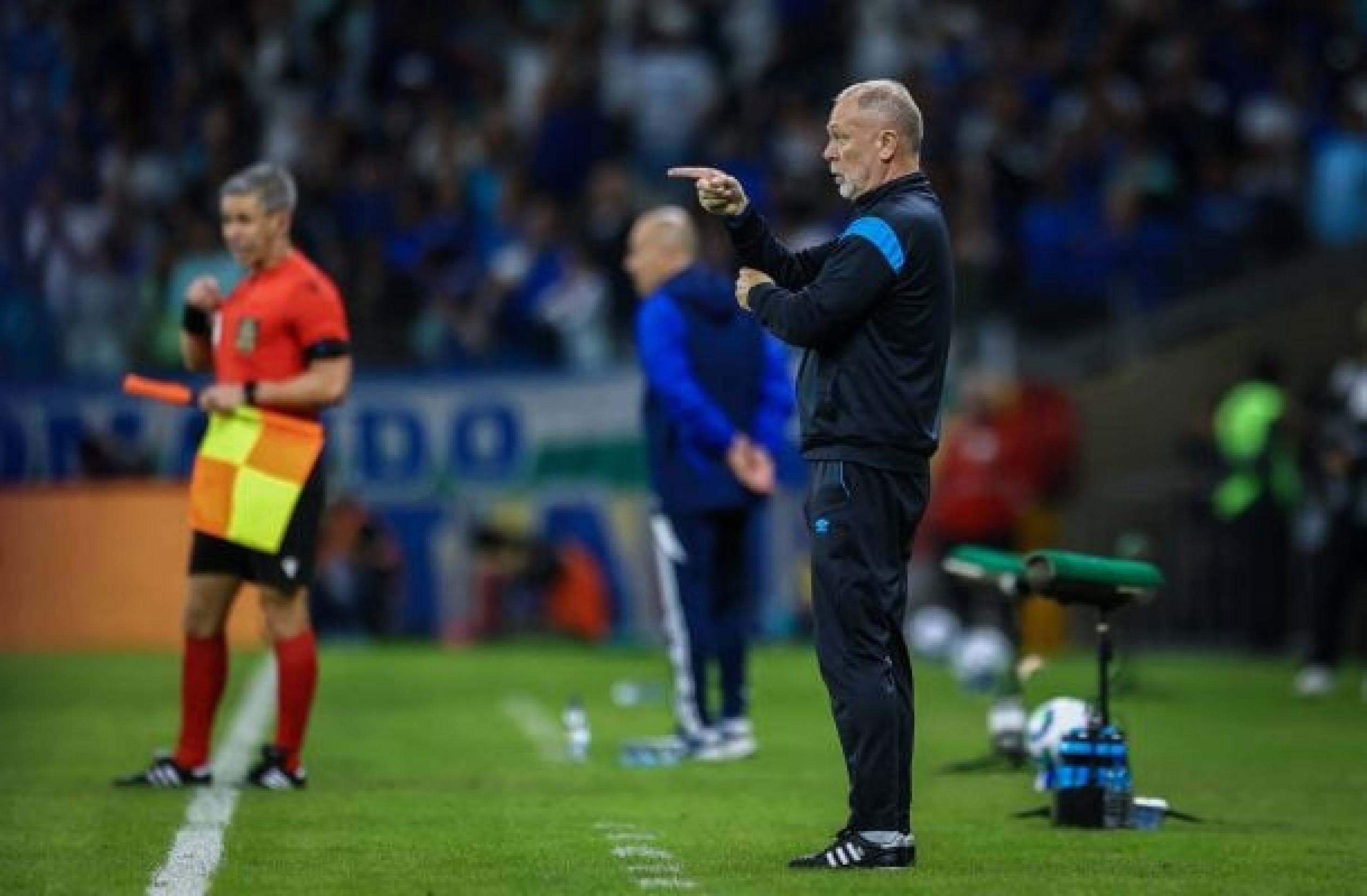 Mano Menezes pede à diretoria do Grêmio a contratação de um armador