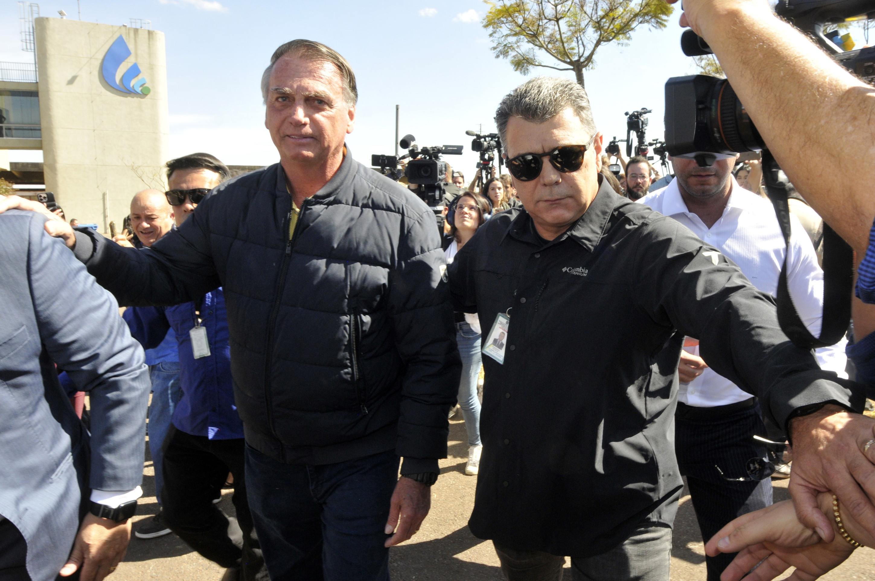 Como foi o dia de Bolsonaro e quais as repercussões das novas medidas cautelares 