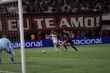 Catarinenses fizeram bonito no Estádio Antônio Accioly -  (crédito: Foto: Celso da Luz/ Assessoria de imprensa Criciúma E.C.)
