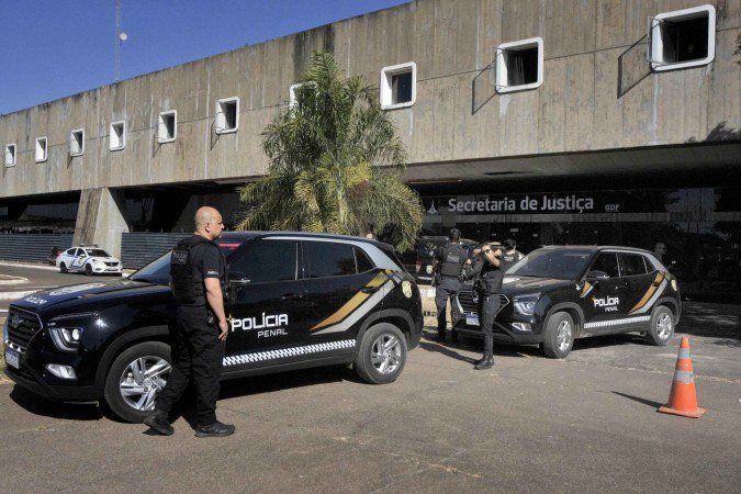  18/07/2025 Crédito: Marcelo Ferreira/CB/D.A Press. Brasil. Brasília - DF - Ex-presidente Jair Bolsonaro é conduzido ao Centro Integrado de Monitoração Eletrônica, da Secretaria de Administração Penitenciária do Distrito Federal para colocar tornozeleira eletrônica.