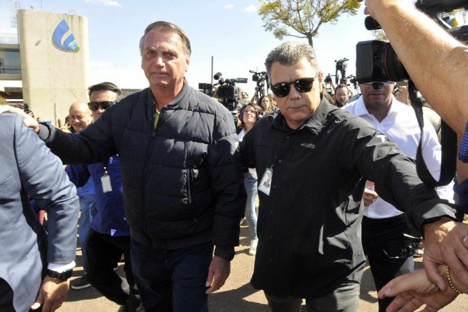 Ex-presidente Jair Bolsonaro foi conduzido ao Centro Integrado de Monitoração Eletrônica, da Secretaria de Administração Penitenciária do Distrito Federal, para colocar tornozeleira eletrônica. - (crédito: Marcelo Ferreira/CB/D.A Press) Ex-presidente Jair Bolsonaro foi conduzido ao Centro Integrado de Monitoração Eletrônica, da Secretaria de Administração Penitenciária do Distrito Federal, para colocar tornozeleira eletrônica. - (crédito: Marcelo Ferreira/CB/D.A Press)