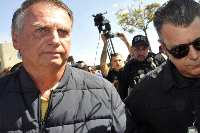  18/07/2025 Cr..dito: Marcelo Ferreira/CB/D.A Press. Brasil. Bras..lia - DF - Ex-presidente Jair Bolsonaro .. conduzido ao Centro Integrado de Monitora....o Eletr..nica, da Secretaria de Administra....o Penitenci..ria do Distrito Federal para colocar tornozeleira eletr..nica.
     -  (crédito:  Marcelo Ferreira/CB/D.A Press)